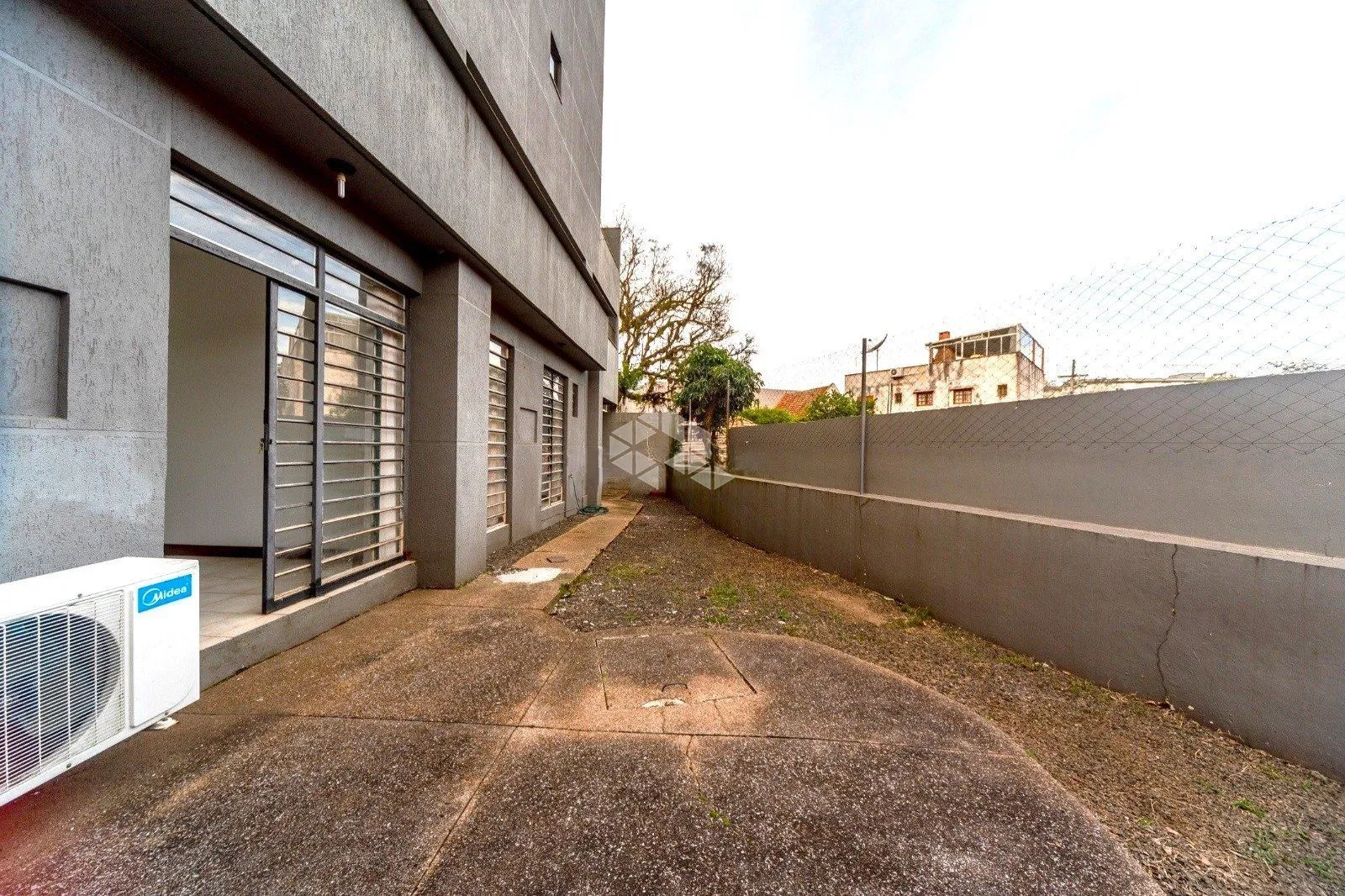 Imagem CONJUNTO COMERCIAL PODENDO FACILMENTE SER TRANSFORMADO EM APTO GARDEN