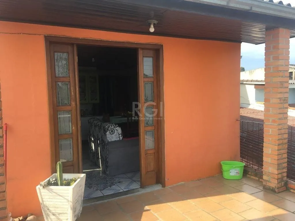 Imagem Sobrado para Venda - 92m², 3 dormitórios, 2 vagas - Restinga Nova
