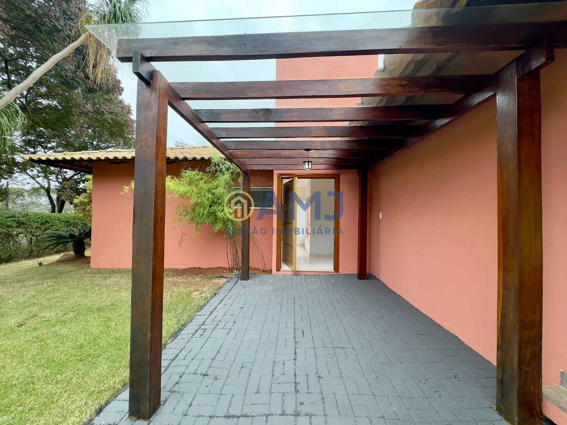 Imagem Casa de Alto Padrão para Aluguel no Condomínio Alto da Boa Vista - Senador Canedo