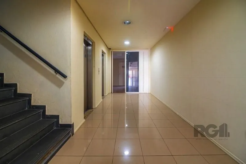 Imagem MÁFFER IMÓVEIS ALUGA - AMPLA SALA COMERCIAL | 958 m² PRIVATIVOS | BAIRRO FLORESTA MÁFFER IMÓVEIS apresenta excelente conjunto comercial com 958 m² de área privativa, ideal para empresas que buscam espaço amplo, funcional e em localização estratégica.