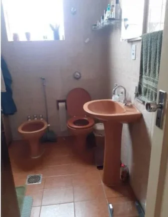 Imagem CASA COM 04 QUARTOS, 03 VAGAS, RUA PLANA NO BAIRRO SERRA