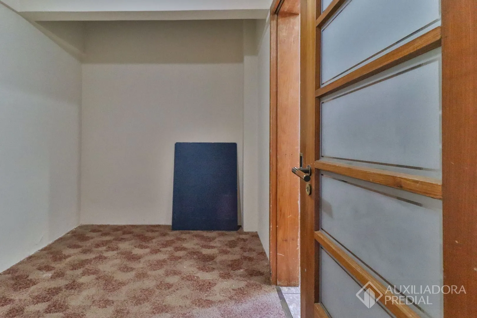 Imagem Excelente casa com 5 dormitórios no bairro Cristal