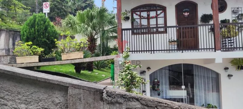 Imagem Casa 4 dormitórios 130m² 2 vagas Do Salto Blumenau/SC