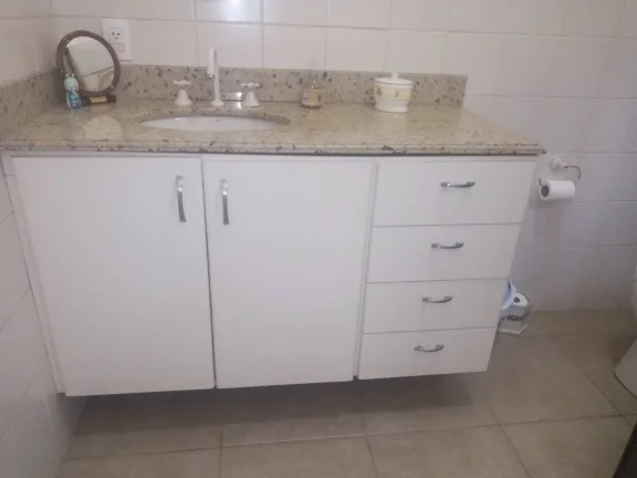 Imagem Casa com 4 Quartos e 4 banheiros à Venda, 228 m².