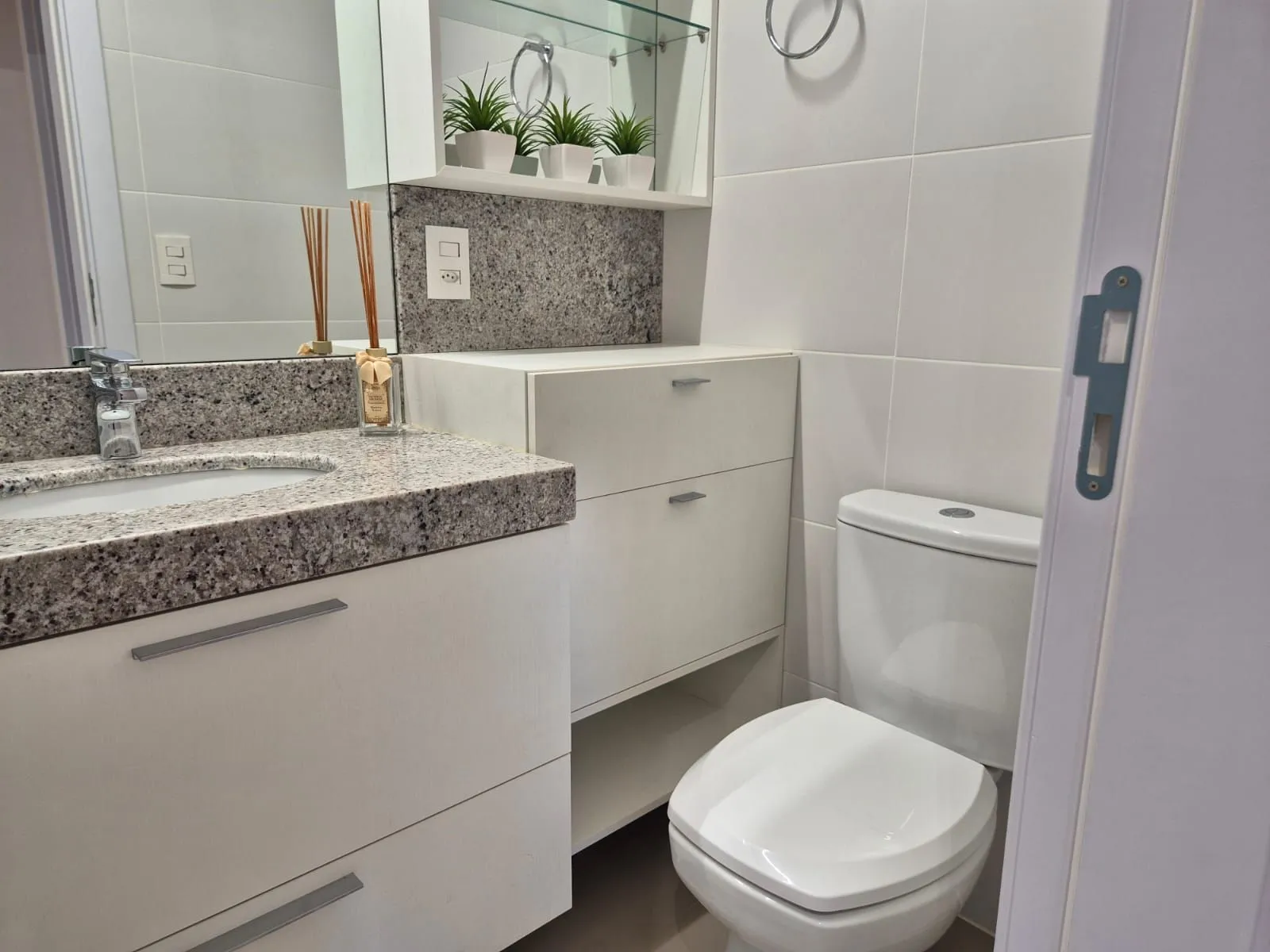 Imagem Apartamento 2 Dormitórios, Decorado e com Vaga de Garagem | Pronto para Morar!