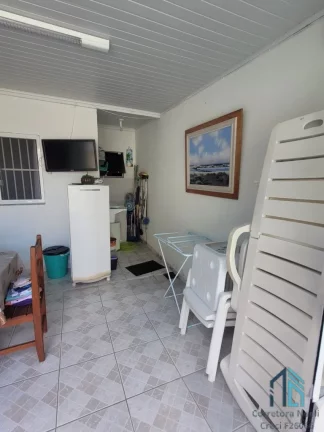 Imagem Sobrado com piscina, área gourmet, 03 quartos com suíte, 70 metros do Mar em Matinhos PR