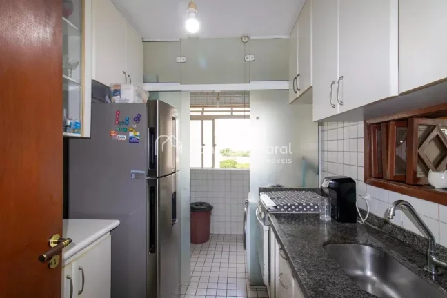 Imagem Localizado no charmoso bairro de Mansões Santo Antônio, este espaçoso apartamento de 80 metros qu...