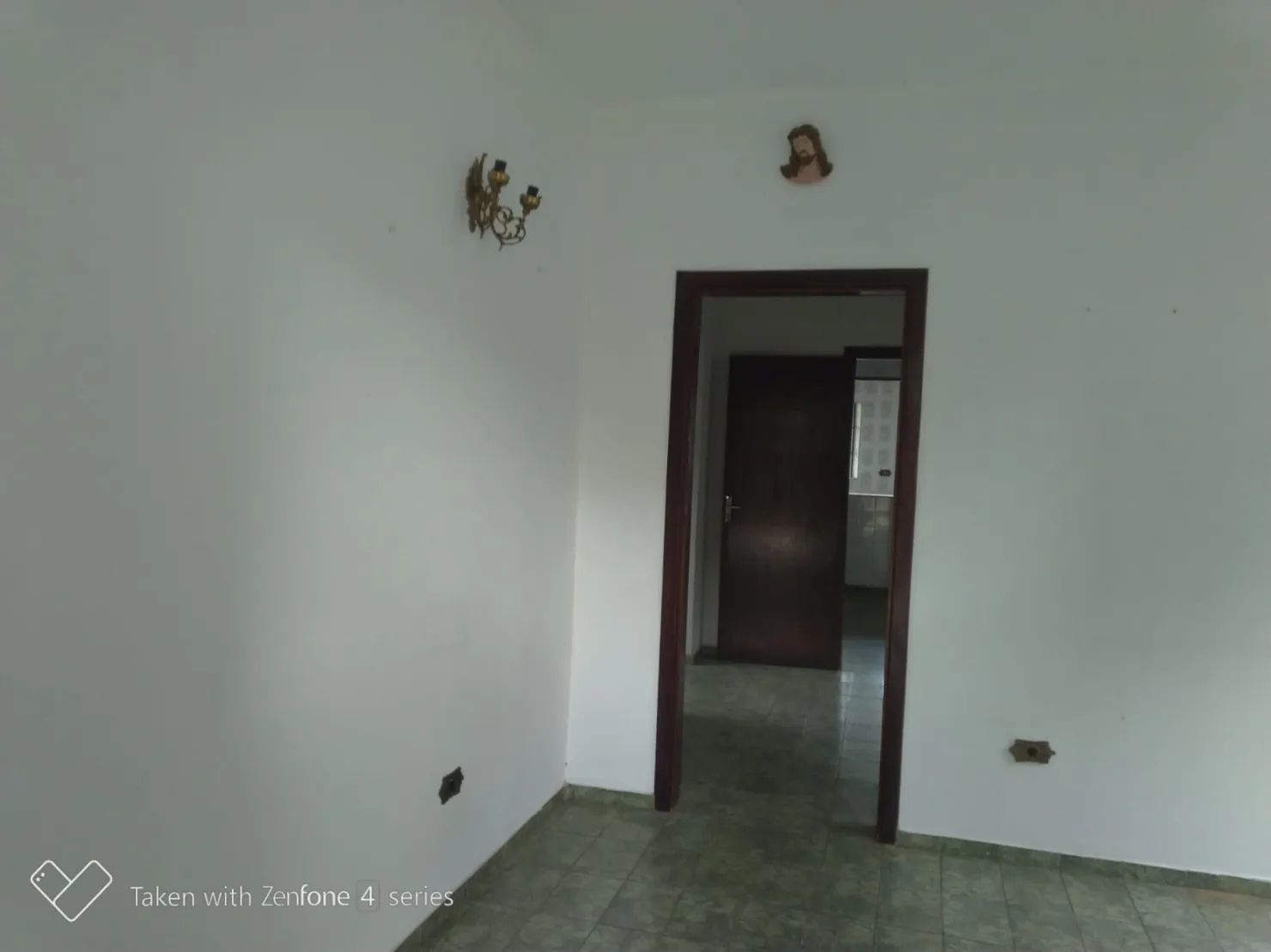 Foto do imóvel Casa à venda 2 Quartos, 1 Suite, 3 Vagas, 300M², Jardim Gurilândia, Taubaté - SP