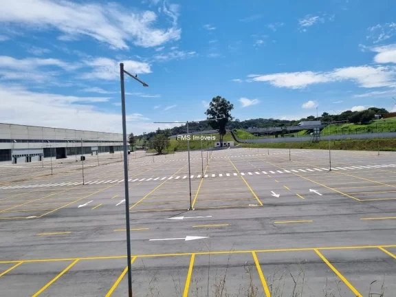 Imagem Galpão para locação em Atibaia-SP, bairro Pinheirinho: 2 banheiros, 15 vagas de garagem, 5.345,56 m² de área.