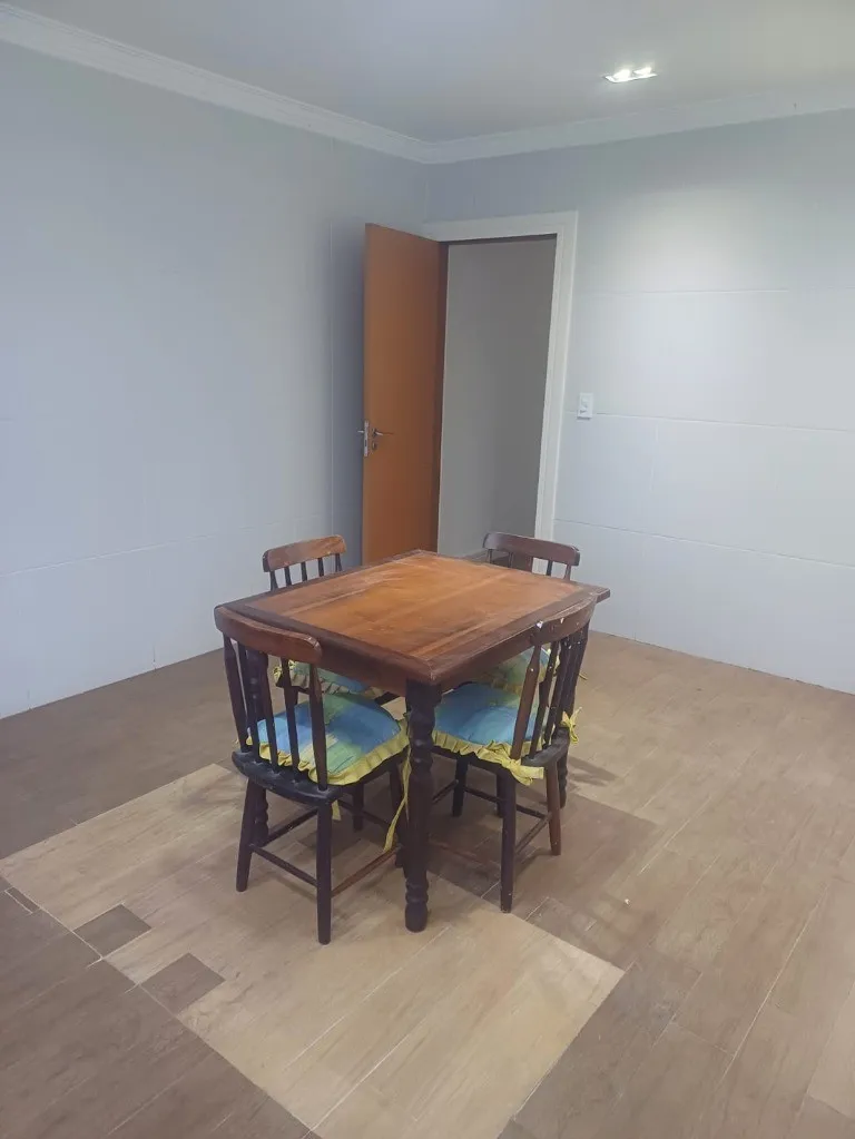 Imagem Casa à venda em Santo André-SP, bairro Santa Maria: 3 quartos, 1 suíte, 2 banheiros, 2 vagas, 136m². Venha conferir!