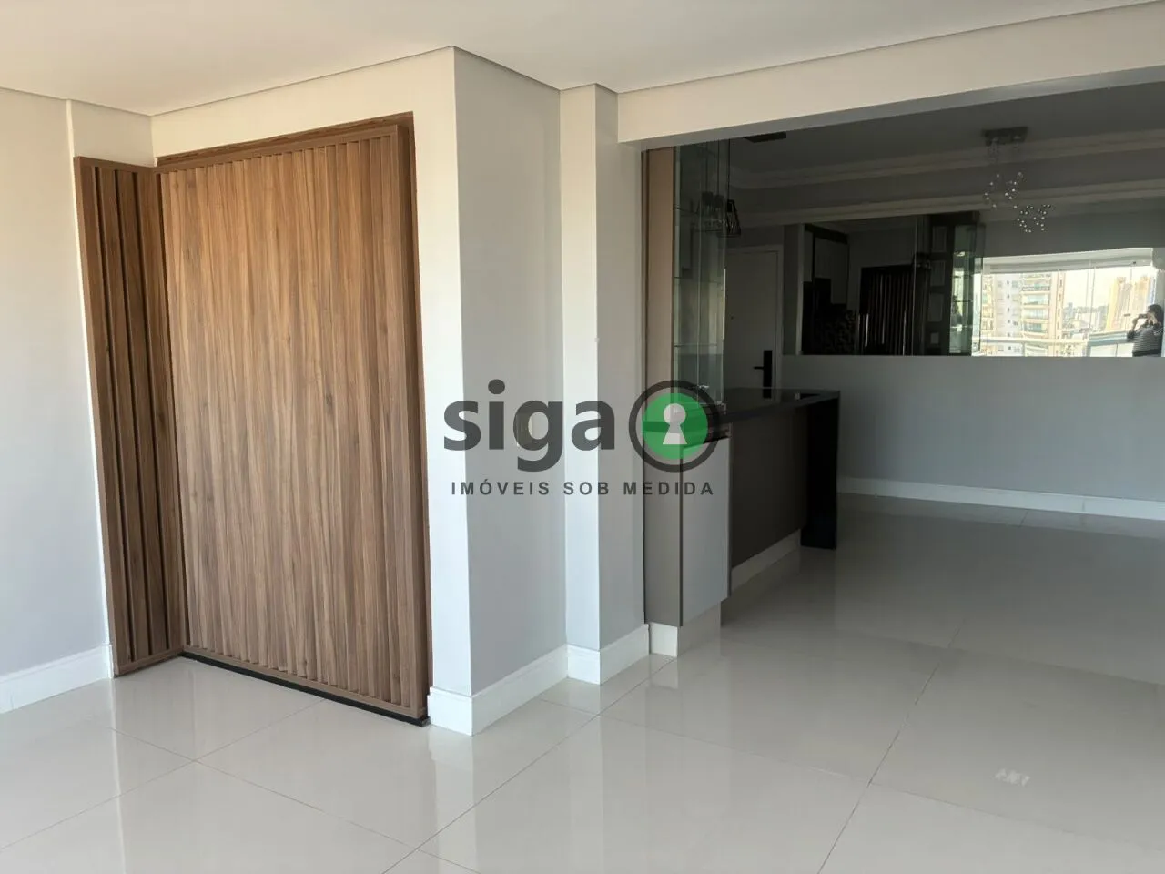Imagem LOCAÇÃO Apartamento (Semi Mobiliado) Campo Belo com 2 quartos, uma suíte e duas Vagas