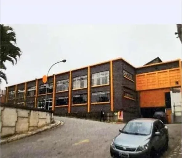 Imagem Galpão Industrial de 8.100m² em Guarulhos com Ponte Rolante e Estrutura Completa