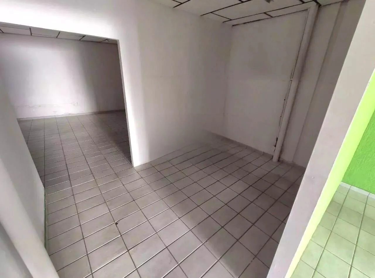 Foto do imóvel Oportunidade de Locação: Espaçoso Ponto Comercial de 110 m² no Centro de Pindamonhangaba, Ideal para Diversos Negócios