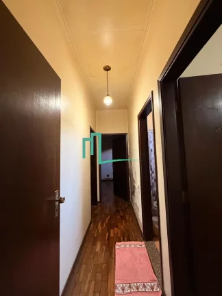 Imagem Casa à venda em Franca-SP, bairro Santo Agostinho: 03 quartos, 1 suíte, 1 sala, 3 banheiros, 2 vagas, 166 m². Venha conferir!