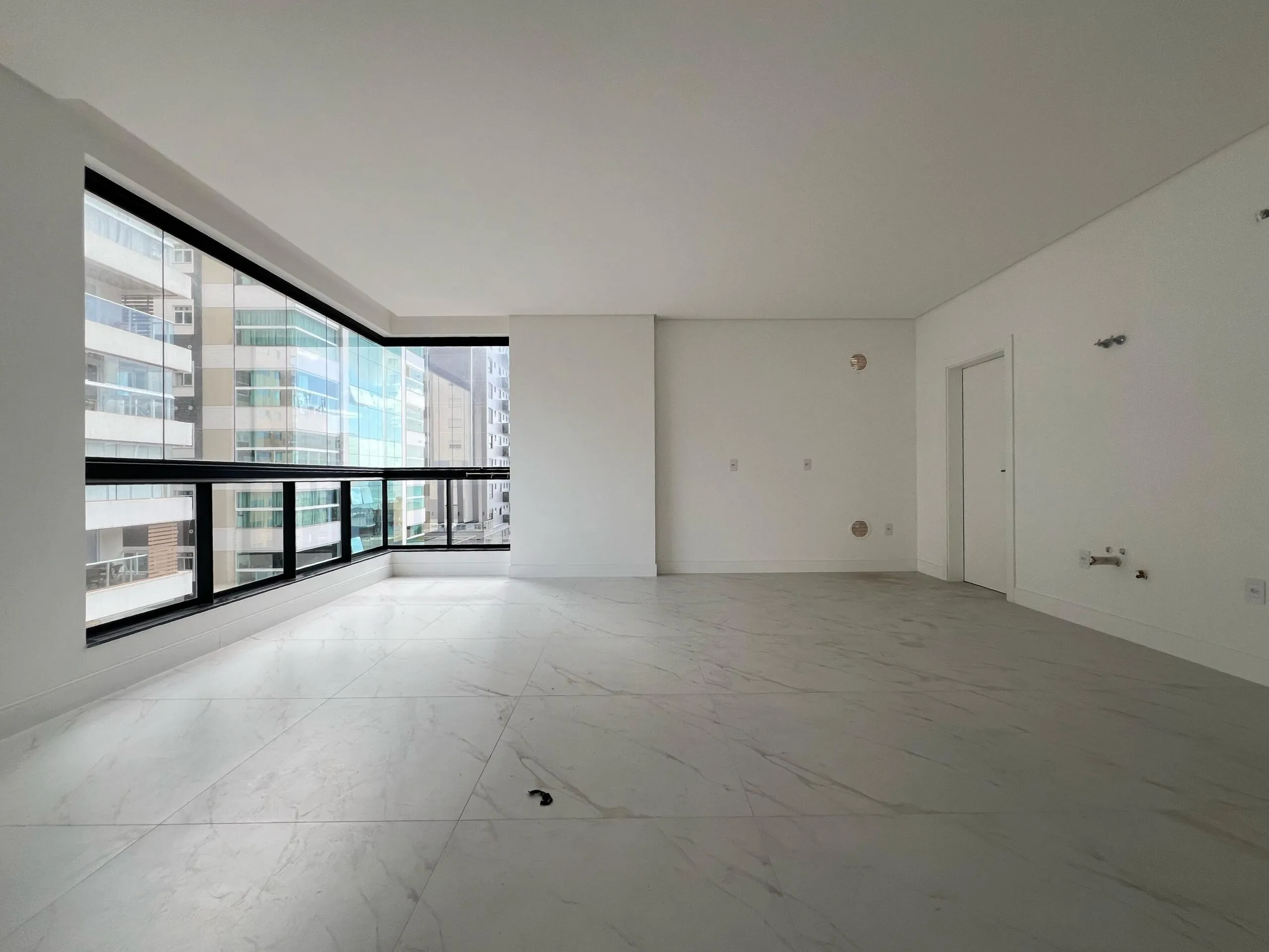 Imagem Apartamento com vista para o mar à venda com 129.31m2 por R$ 1.950.000,00