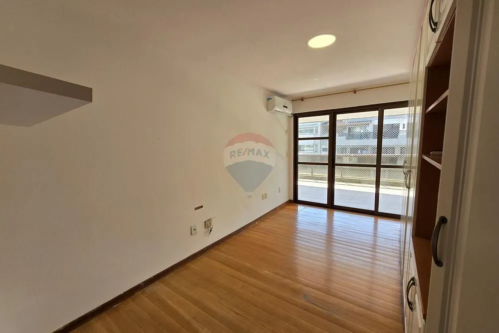 Imagem Frontal mar, lâmina, 3 quartos.