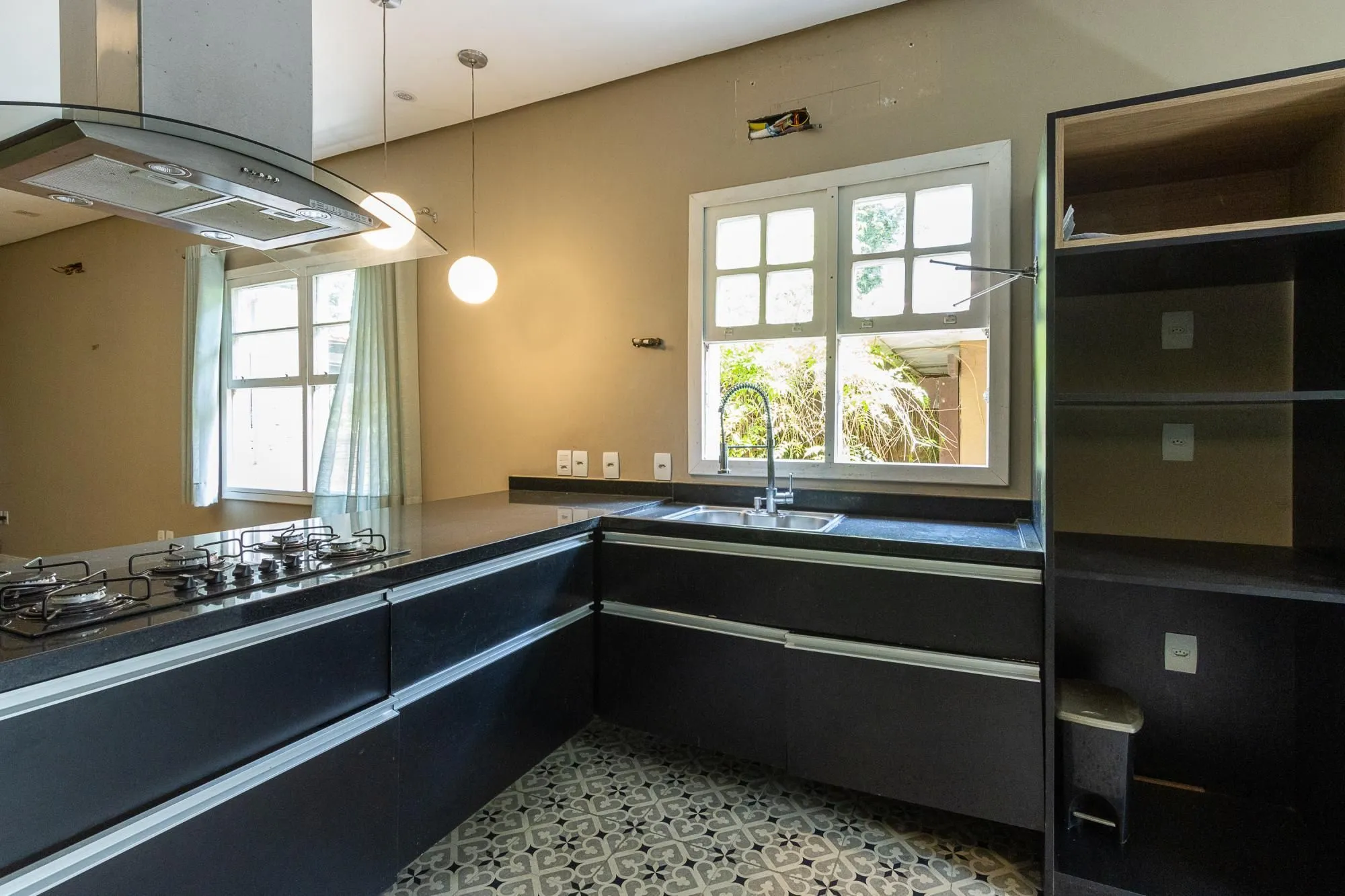 Imagem Bela casa térrea, 2 dormitórios e 1 suite - Parte alta do Bairro Espirito Santos