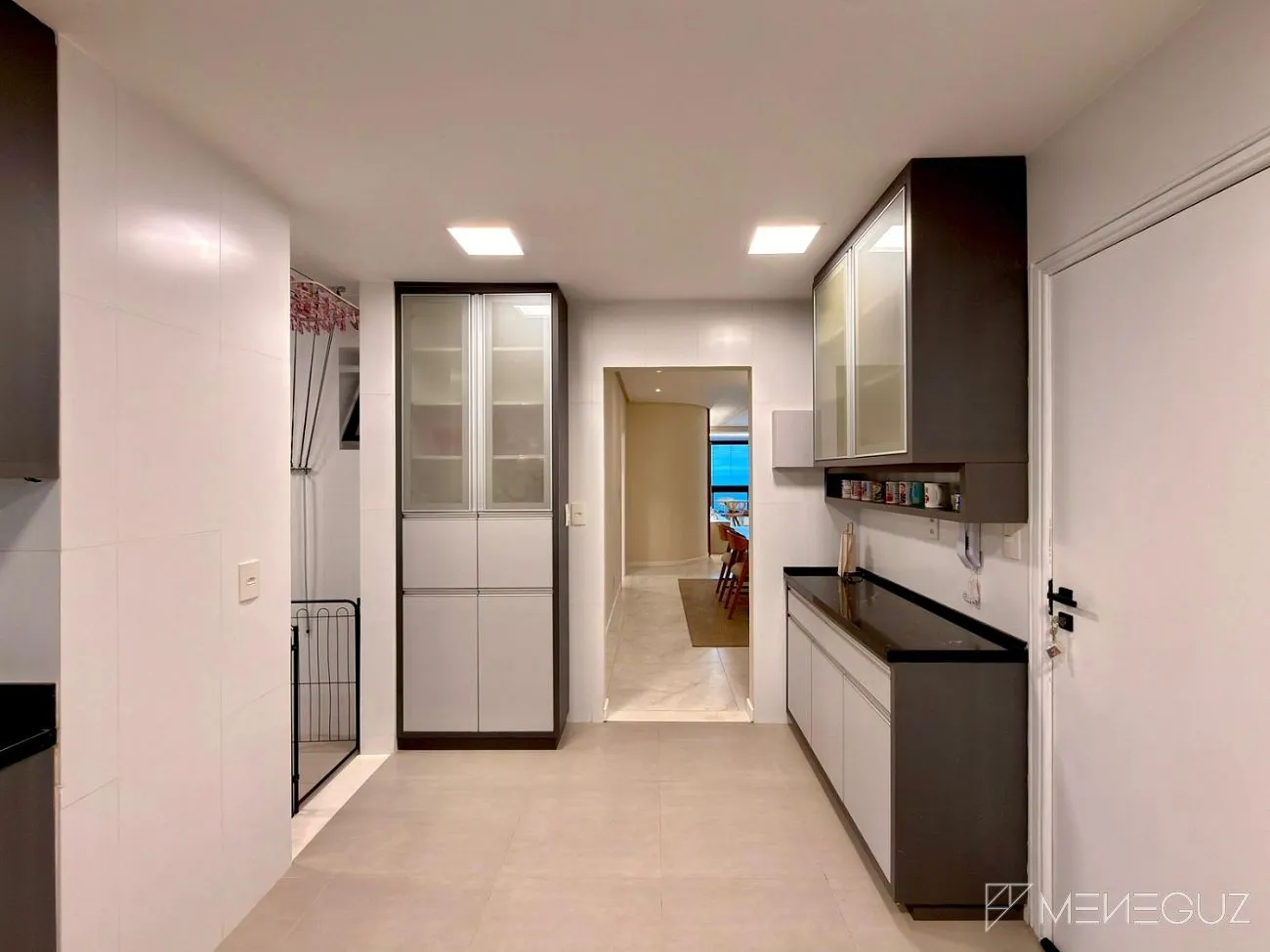 Imagem Apartamento à venda na Praia do Morro, Guarapari - 3 quartos, 2 suítes, DCE, frente mar, mobiliado