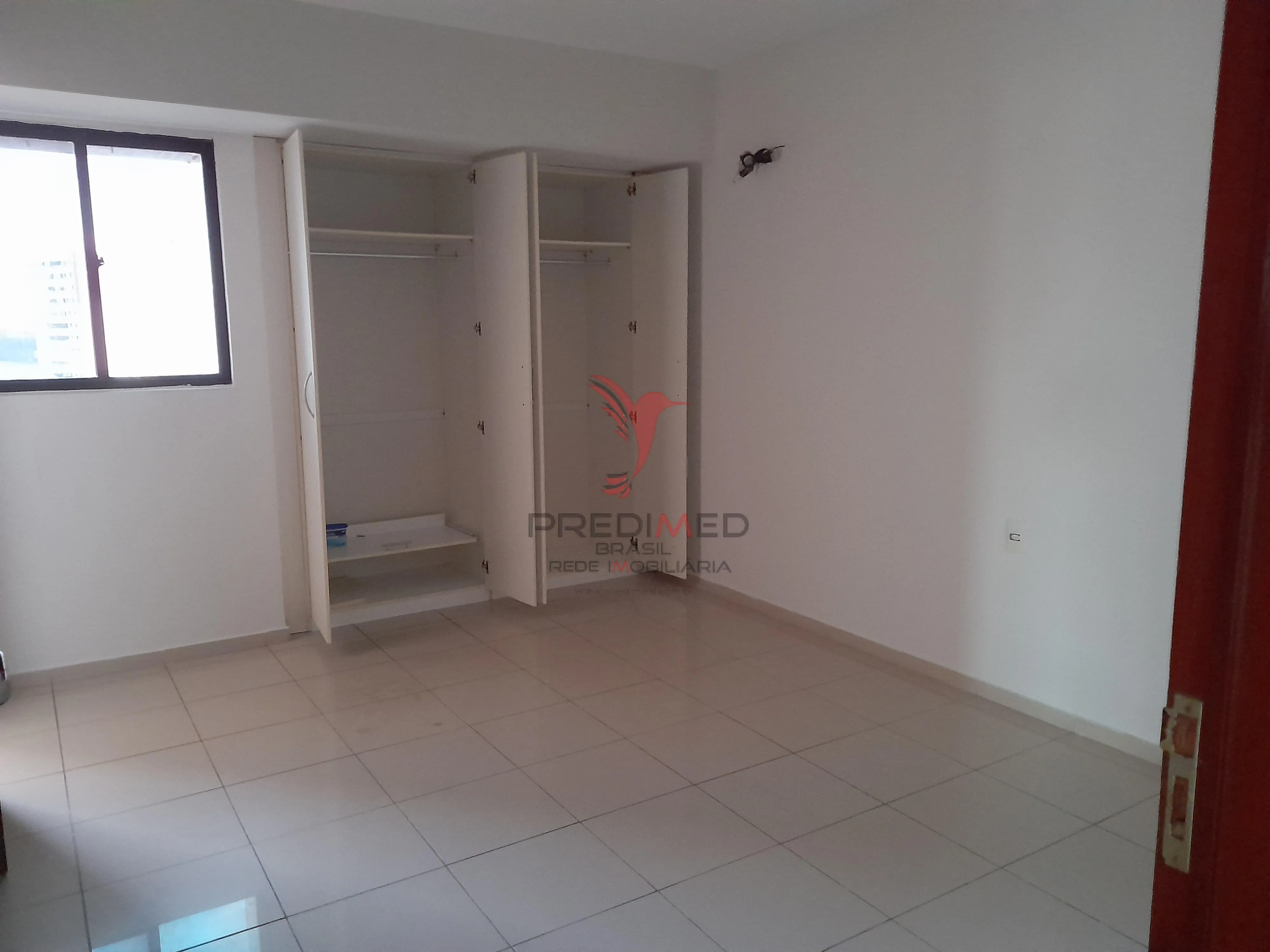 Imagem Apartamento em Manaira com 220 mts2. 4 Suites, 2 Varandas, 3 Vagas de Garagem, 1 por andar