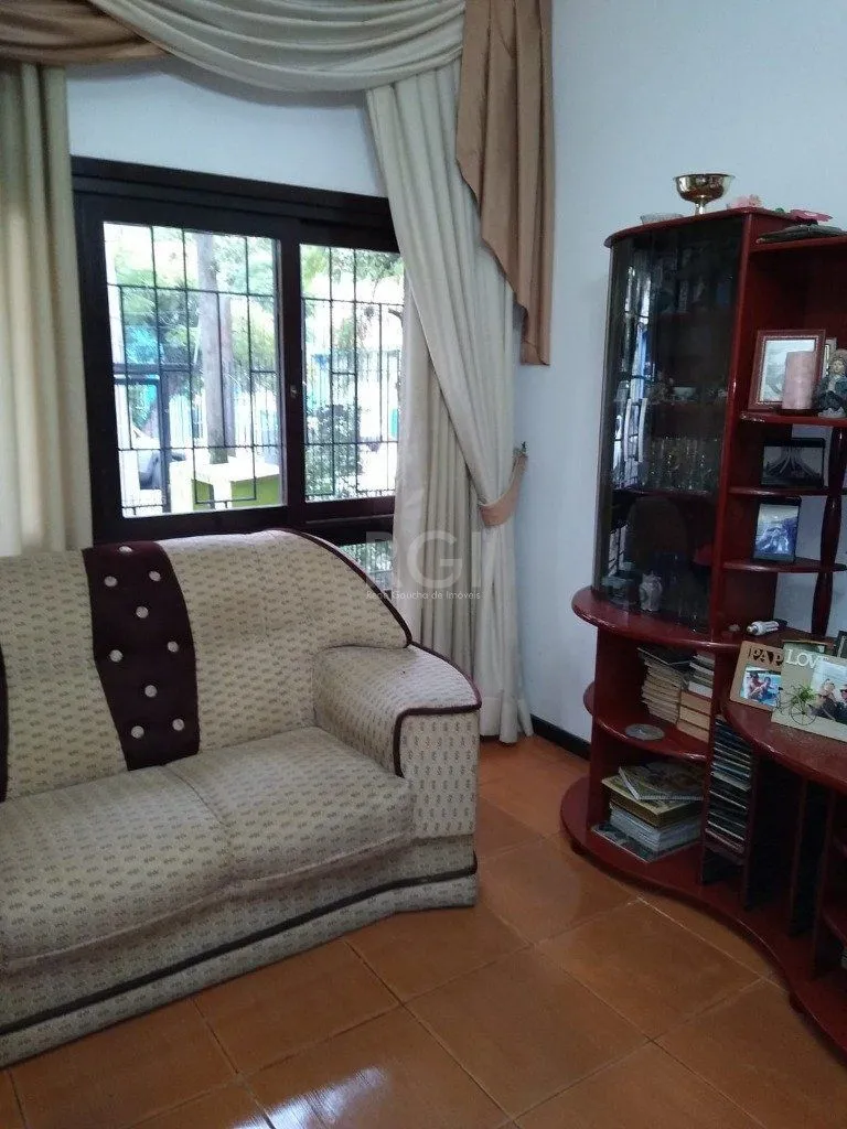 Imagem Casa para Venda - 265m², 5 dormitórios, sendo 2 suites, Floresta