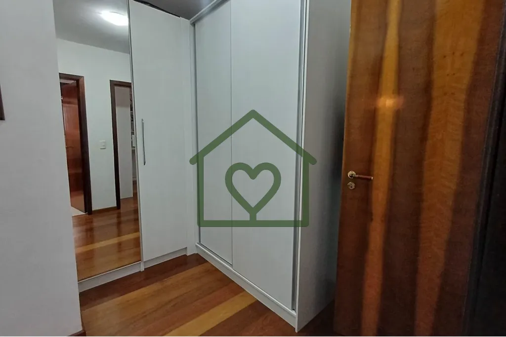 Imagem Localizada no acolhedor bairro Jardim do Salso, esta belíssima residência de 318 m² de área úti...