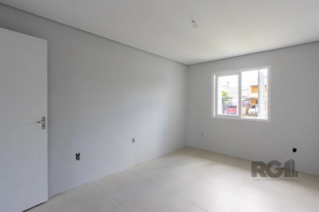 Imagem Casa no Bairro Hípica, 100% reformada, 2 dormitórios, 1 vaga de garagem.