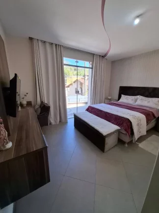 Imagem Vendo esta espetacular casa em Nova Friburgo. Próximo ao centro.