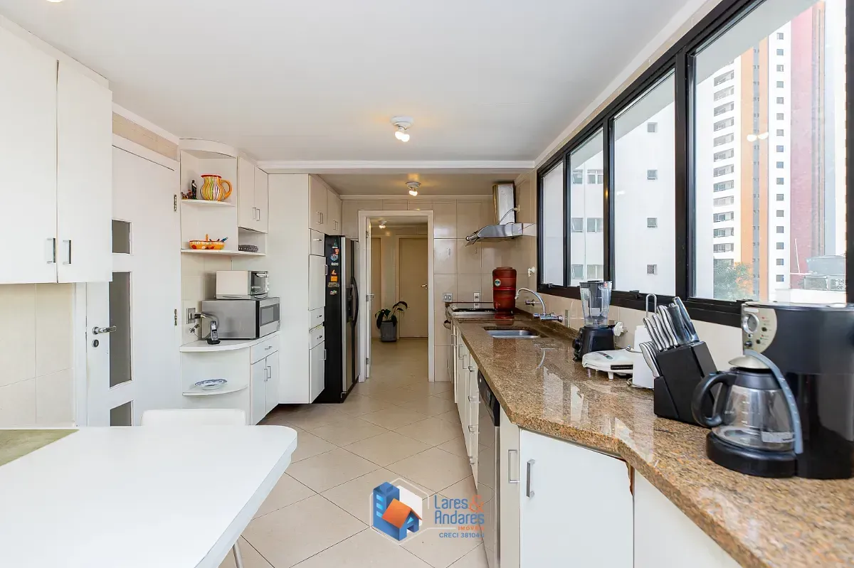 Imagem Apartamento para venda em Moema com 4 quartos, sendo 4 suítes, 200m²