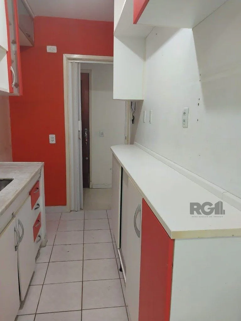Imagem Vende-se apartamento 2 dorm com vaga, sacada com churrasqueira - 64m² - Partenon