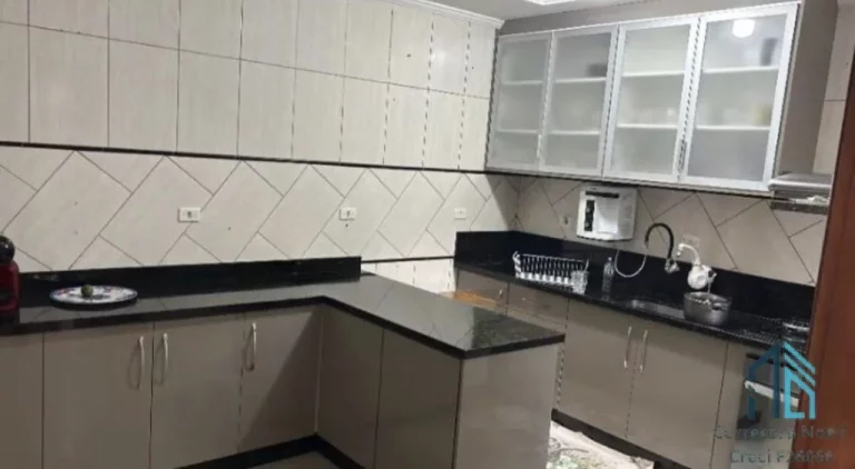 Imagem Sobrado Triplex, 04 quartos c/suíte, terraço, área gourmet, no bairro Uberaba em Curitiba PR
