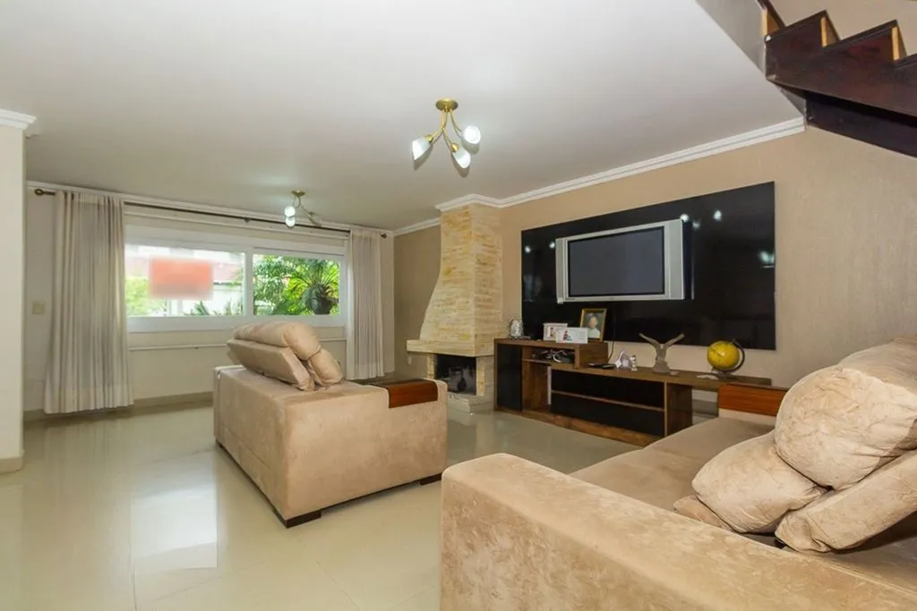 Imagem Casa de 4 dormitórios à venda no Bairro Ipanema - Porto Alegre