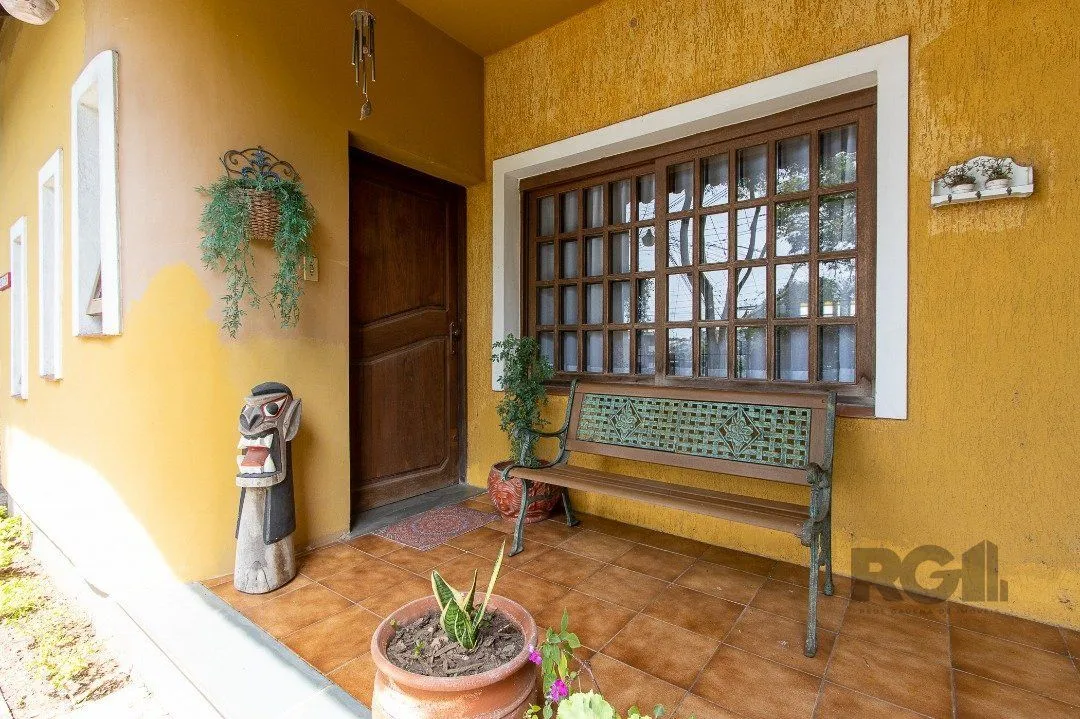 Imagem Casa para Venda - 300m², 3 dormitórios, sendo 1 suites, 4 vagas - Nonoai