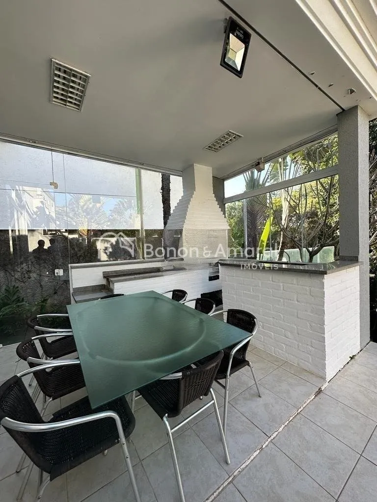 Imagem Casa em condomínio com 367 m² e 4 quartos