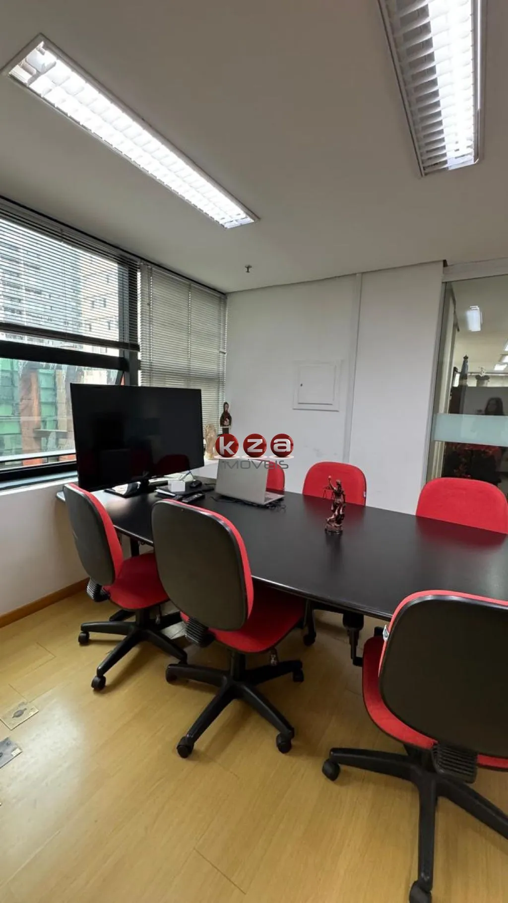Imagem Sala comercial com 85 metros no Edificio Banco América do Sul, em Campinas-SP, 2 salas, 2 banheiros, 2 vagas.