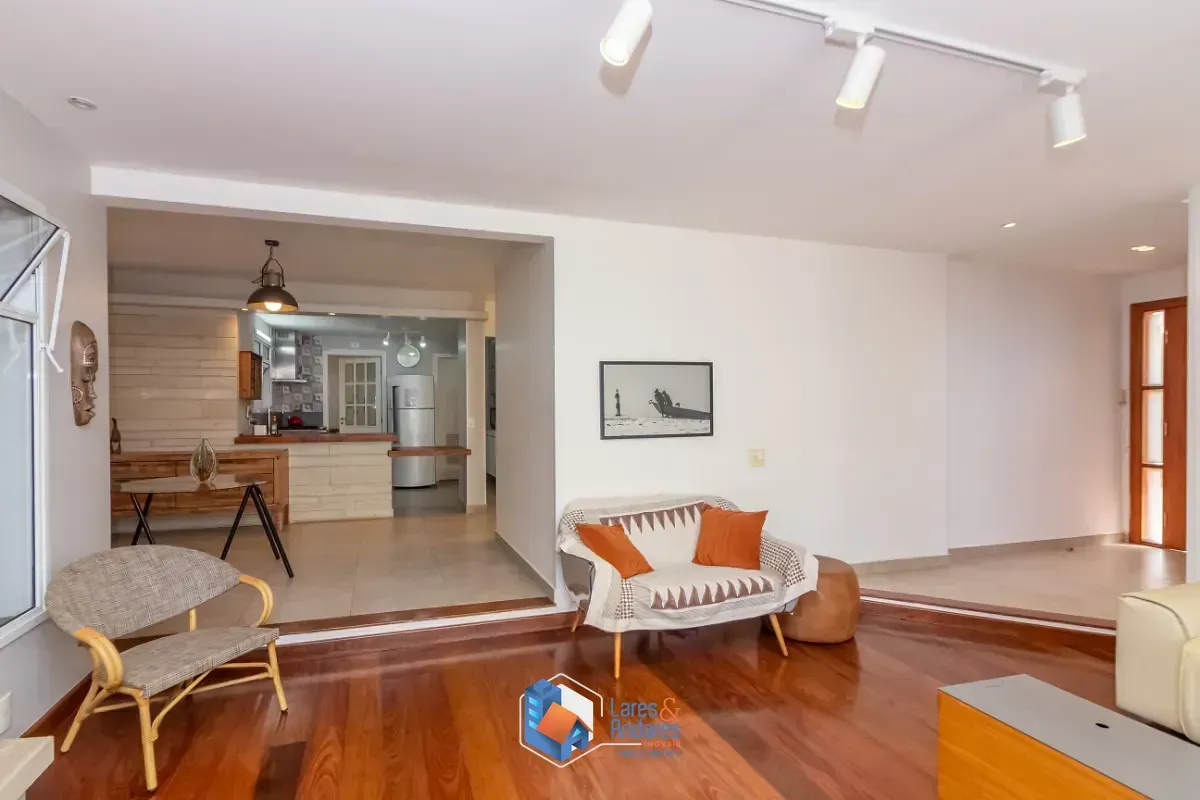 Imagem Casa no condomínio Condomínio Stephanie para venda com 5 quartos, sendo 3 suítes, 315m²