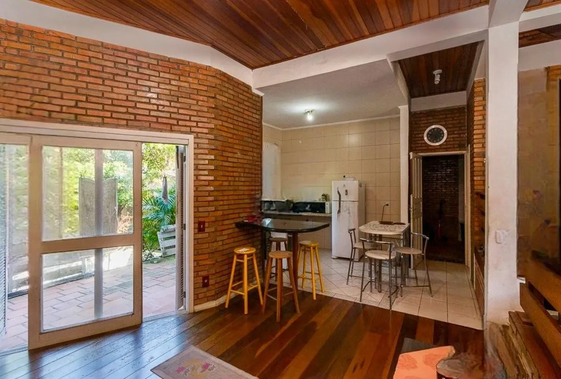 Imagem Casa 3 dormitorio com 230m2 pátio com piscina no bairro Itu Sabará