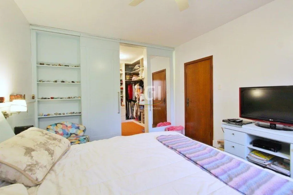 Imagem Casa para Venda - 250m², 3 dormitórios, 1 vaga - Teresópolis
