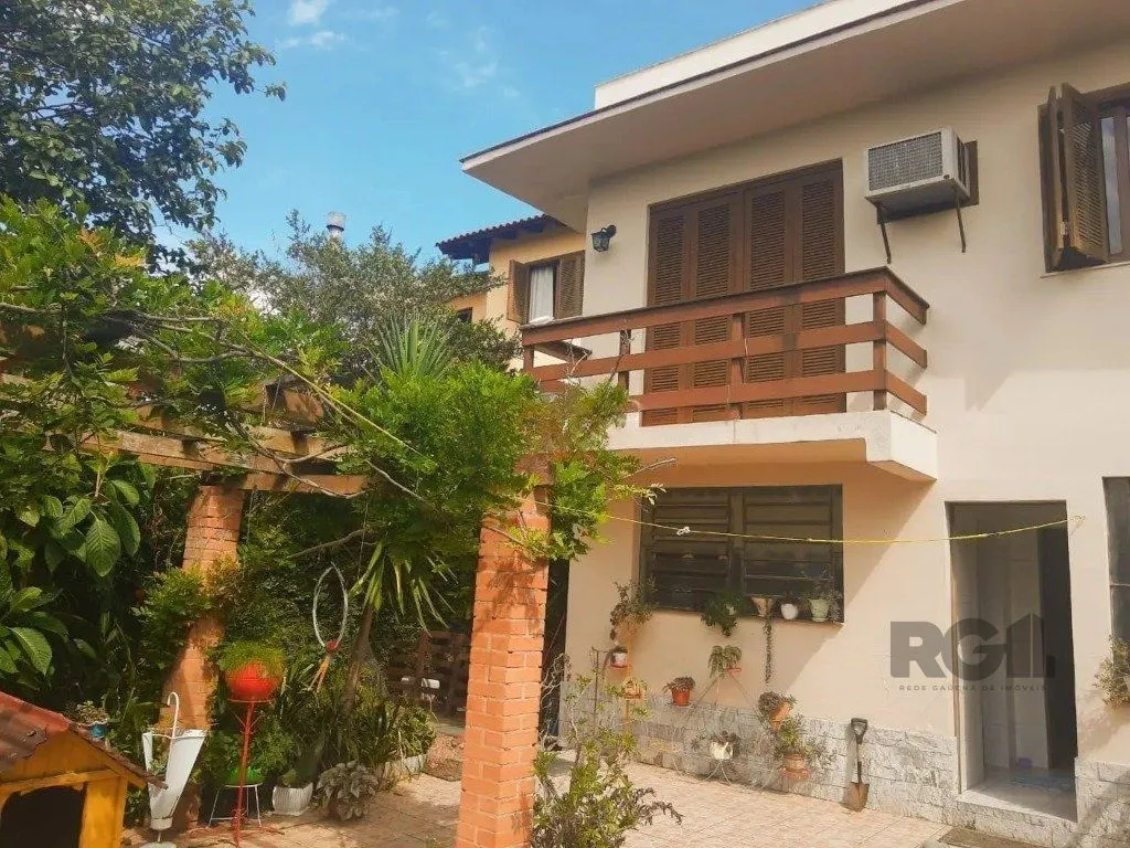 Imagem Casa com 3 dormitórios no bairro Tristeza