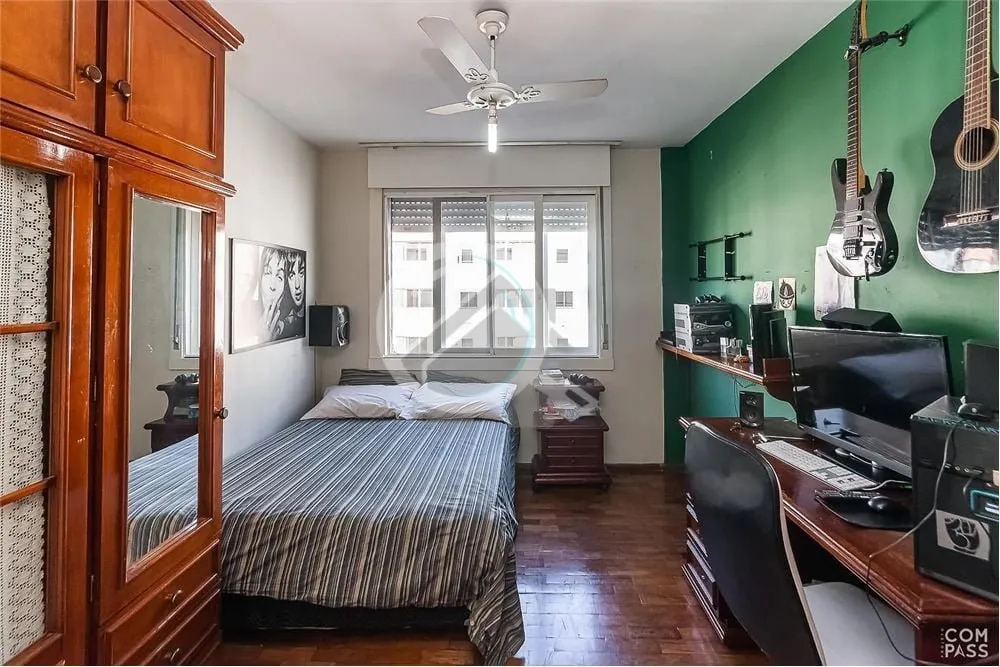 Imagem O apartamento localizado na Av. Getúlio Vargas, no bairro Menino Deus, é uma opção interessante ...