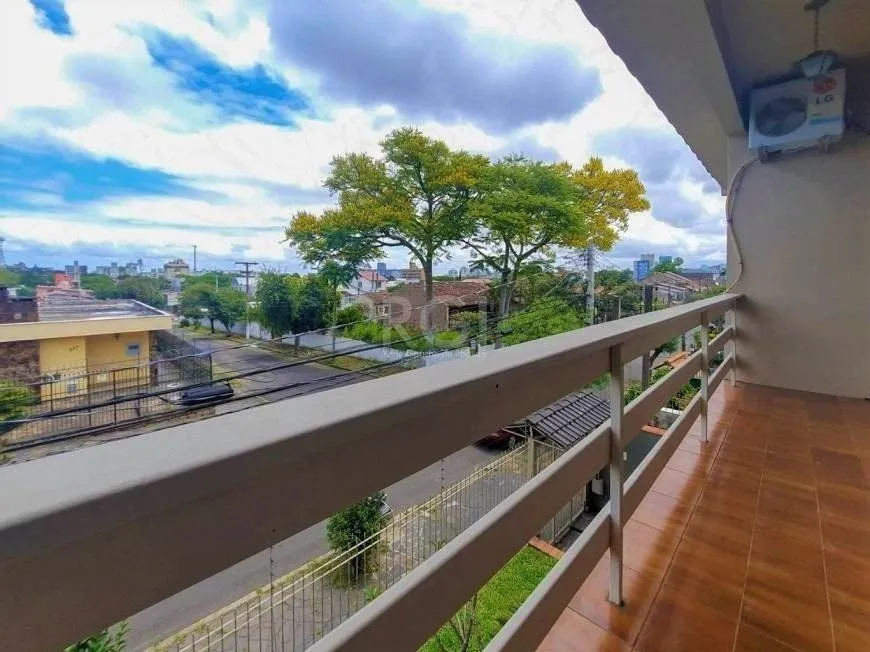Imagem Excelente casa com 3 dormitórios e 3 vagas de garagem