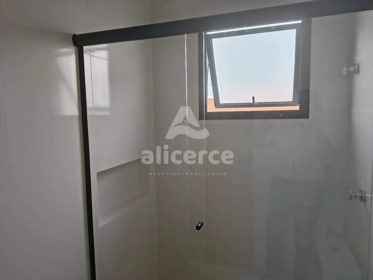 Imagem Casa à venda com 3 quartos 1 suíte, 90m² em Lisboa III São José