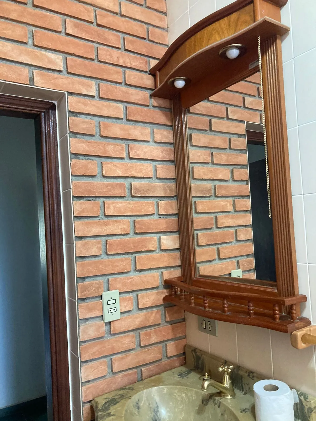 Imagem Linda Chácara de 3000m² com Casa Sobrado, Piscina, e Pomar ? Porteira Fechada em Aracoiaba da Serra