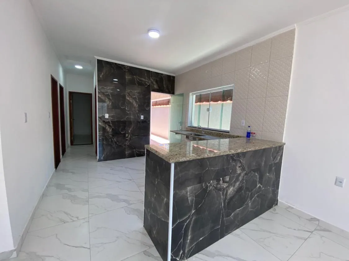 Imagem CASA NOVA COM PISCINA, 3 DORMITÓRIOS E AMPLO QUINTAL NO JARDIM BOPIPORANGA EM ITANHAÉM