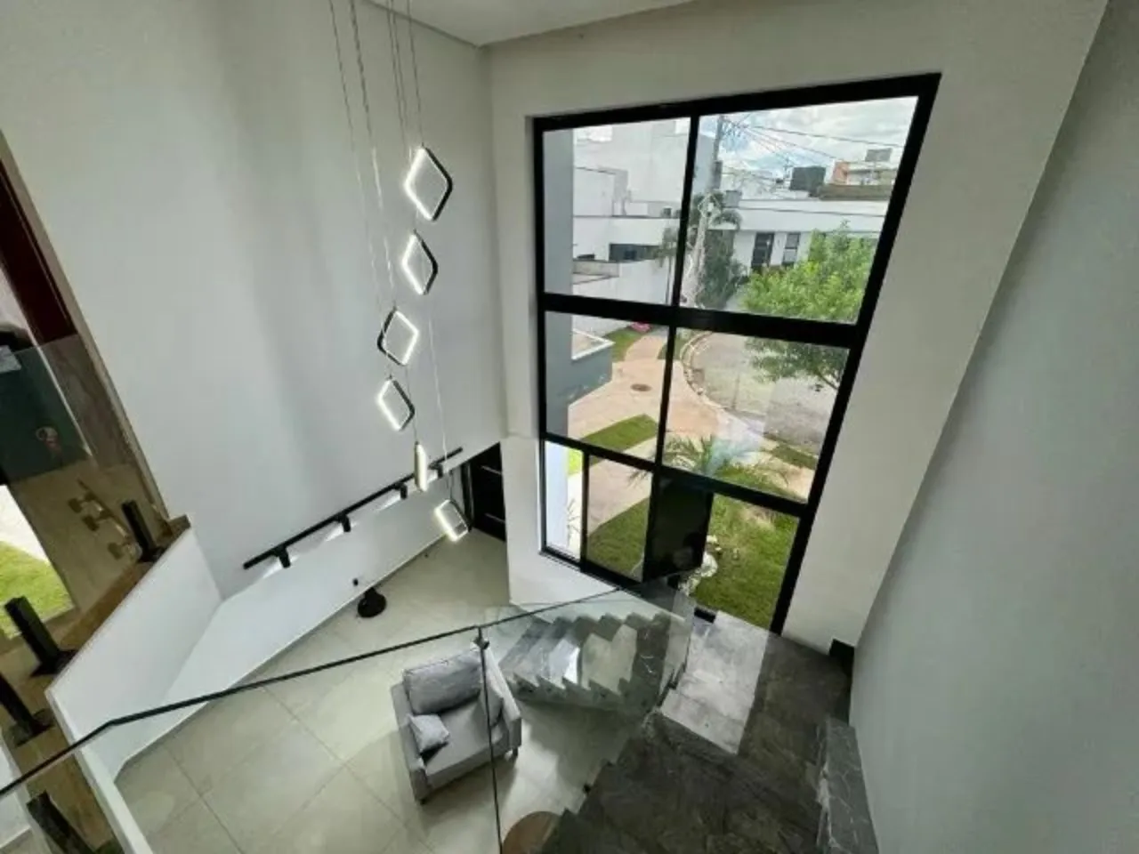 Imagem Casa em condomínio de luxo com 3 quartos e 4 vagas em Sorocaba-SP, Loteamento Dinorá Rosa. Confira!