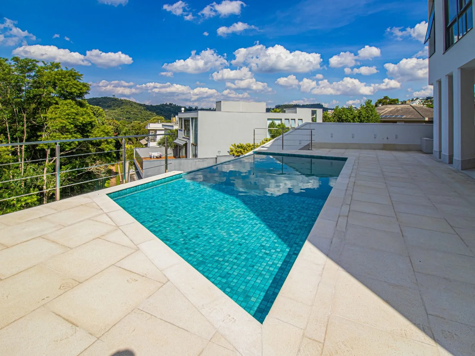 Imagem Casa Sobrado de 606,24m² Localizada no Alphaville Genesis 1 - Santana de Parnaíba - SP!