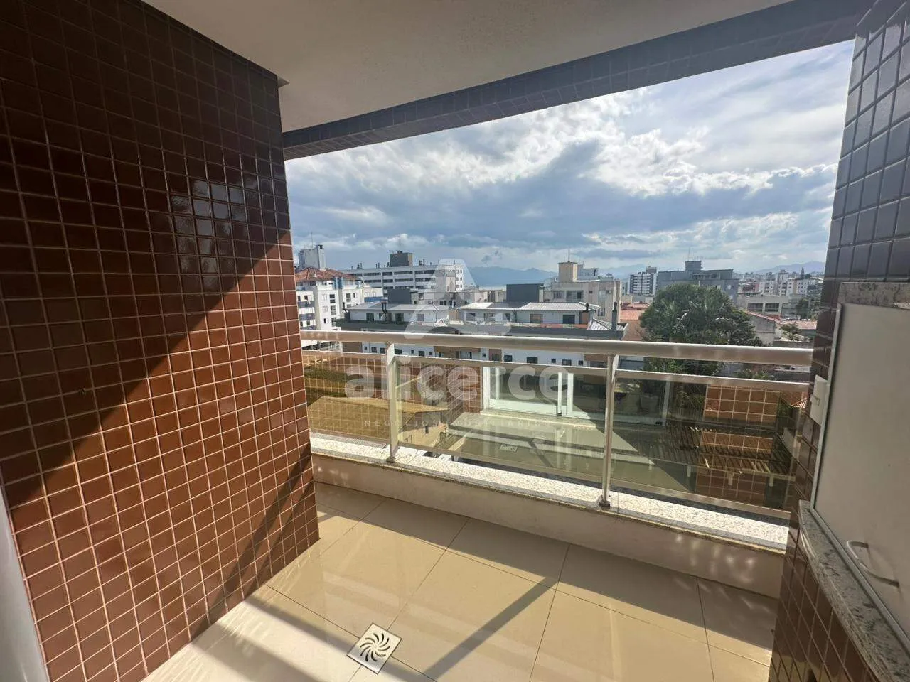 Imagem Apartamento à venda - 2 quartos I 1 suíte I 70m² I Sacada com churrasqueira - em Jardim Atlântico - Florianópolis
