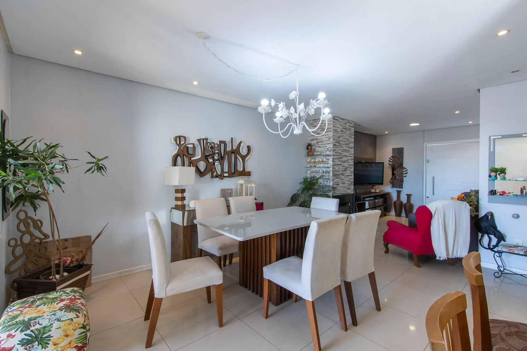 Imagem Casa com 3 dormitórios, suíte com closet e piscina no Condomínio Cinque Terre