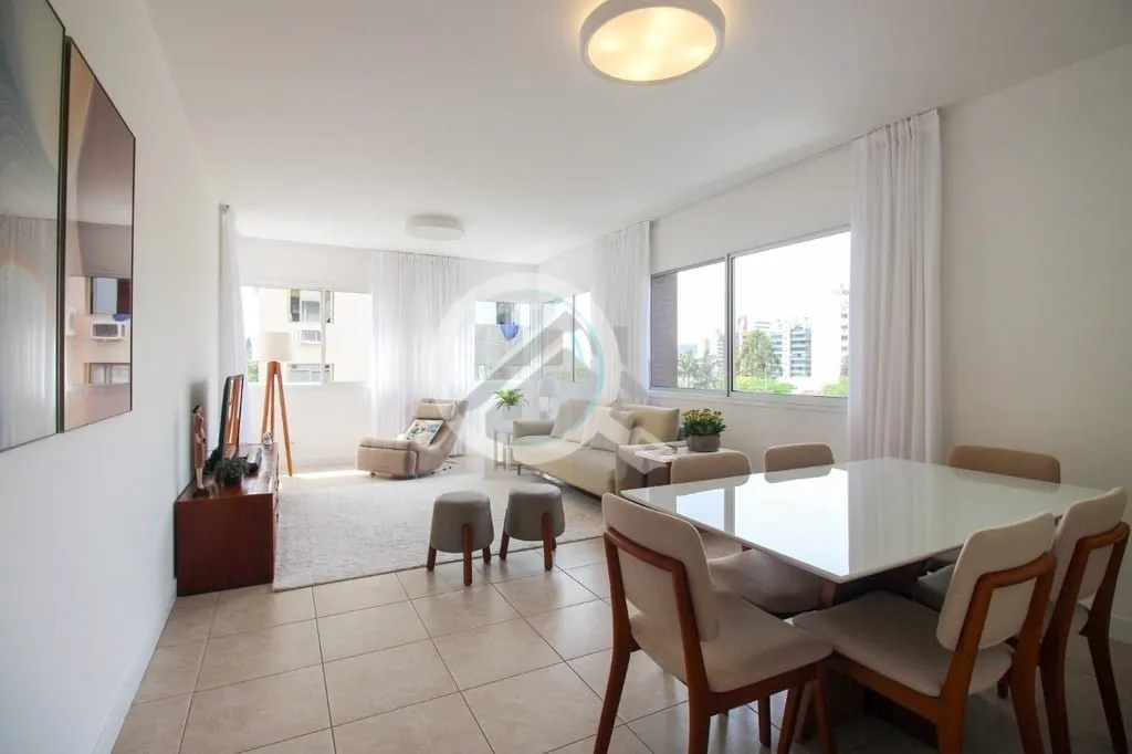 Apartamento de 3 Dormitórios com Suíte e 2 Vagas Cobertas no Bairro Petrópolis. Este apartamento ...