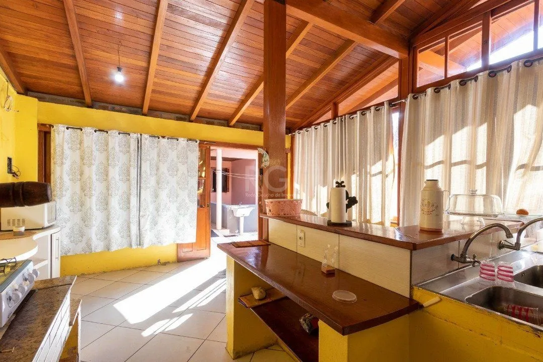 Imagem Casa para Venda - 240m², 6 dormitórios, sendo 3 suites, 2 vagas - Glória
