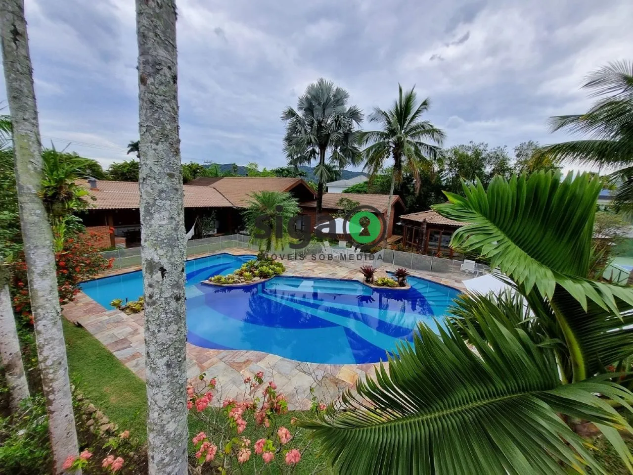 Imagem Casa a Venda em Condomínio Jardim Acapulco 5 quartos